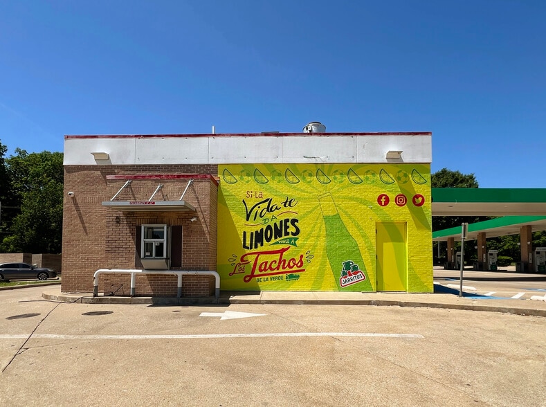 More Photos Of 2002 State Highway 66, Garland Service Station For Sale