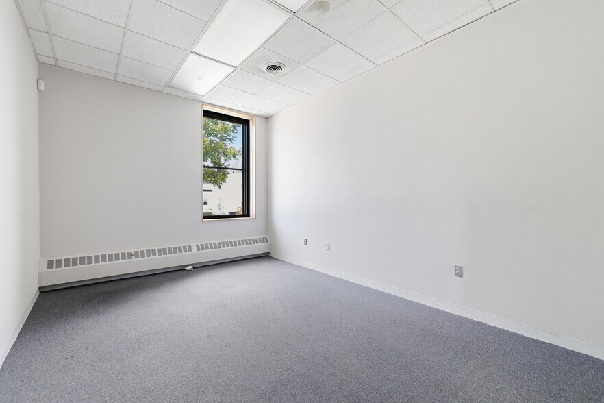 More Photos Of 32 Belmont St, Brockton Office For Lease