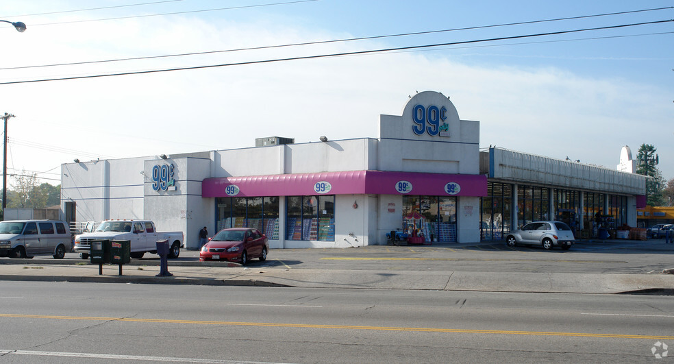 Primary Photo Of 8625 Woodman Ave, Arleta Supermarket For Lease