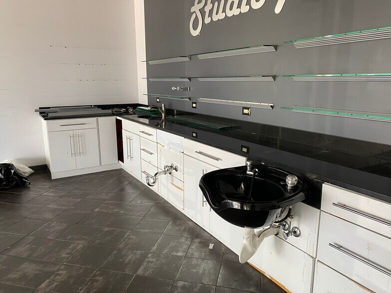 More Photos Of 1744-1788 Lake St, Hanover Park Unknown For Lease