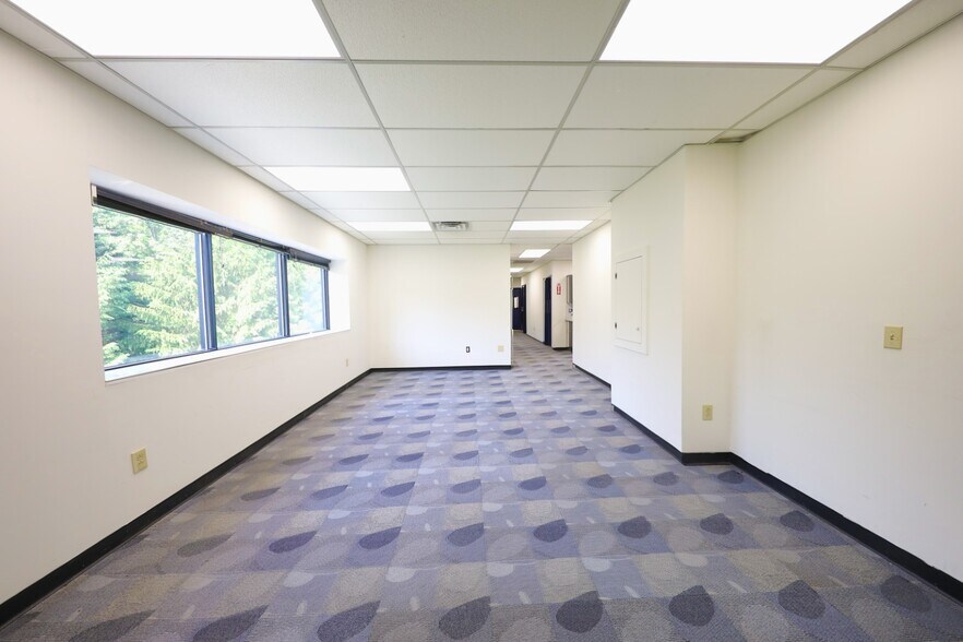 More Photos Of 999 Willow Grove St, Hackettstown Warehouse For Lease