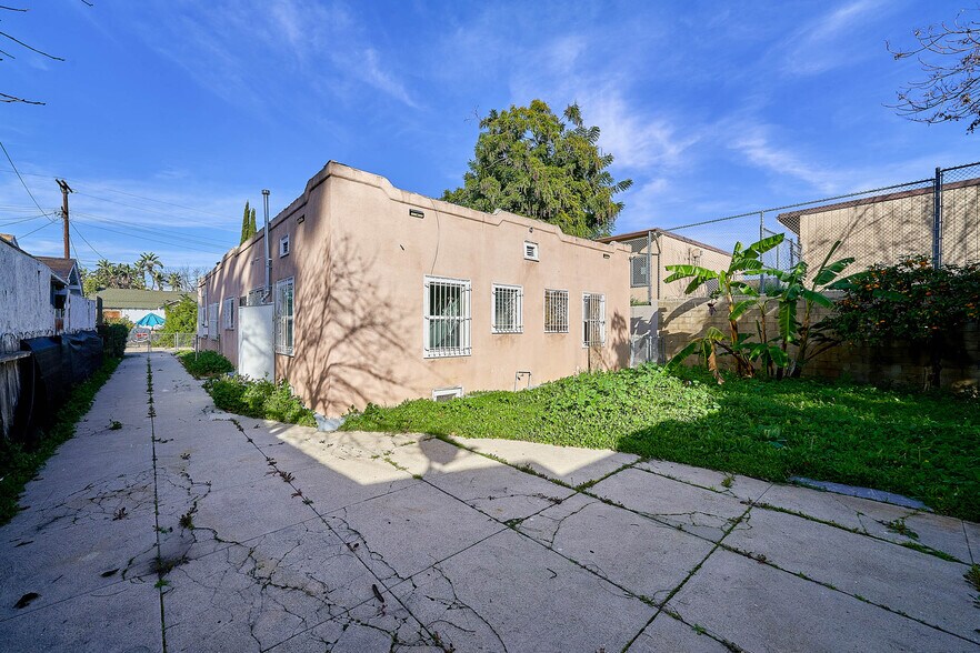 More Photos Of 3030 W 12th Pl, Los Angeles Land For Sale