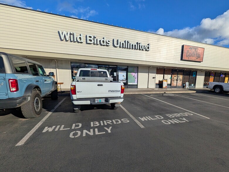 More Photos Of 961 Medford Ctr, Medford General Retail For Sale