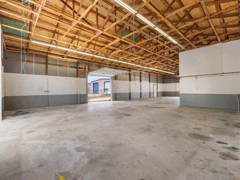 More Photos Of 3261 New Bern Hwy, Jacksonville Light Distribution For Lease