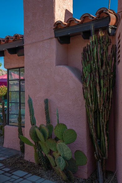 More Photos Of 555 S Warm Sands Dr, Palm Springs Hotel For Sale