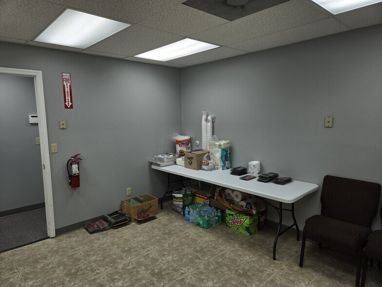 More Photos Of 1274 Volunteer Pky, Bristol Office For Lease