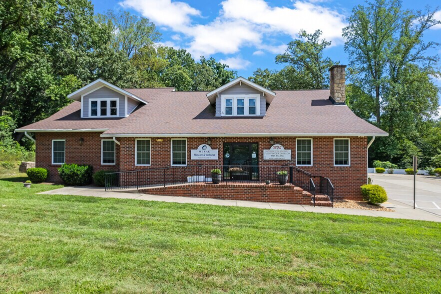 More Photos Of 412 Cambridge St, Fredericksburg Medical For Lease