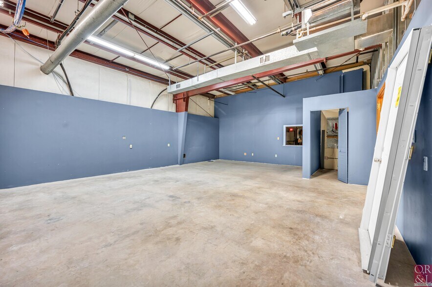 More Photos Of 351 Burnham St, East Hartford Light Manufacturing For Lease