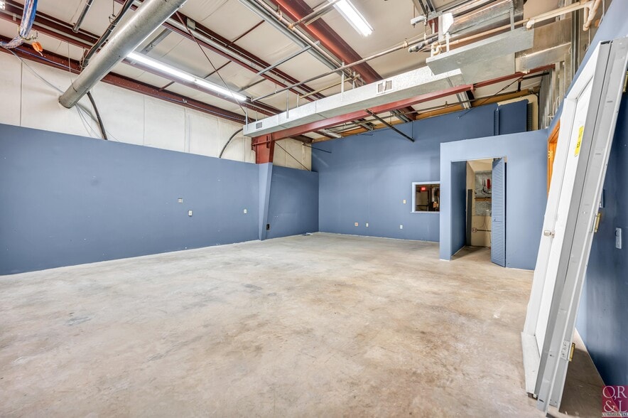 More Photos Of 351 Burnham St, East Hartford Light Manufacturing For Sale