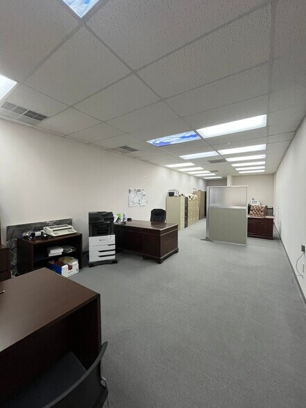 More Photos Of 145 E King St, Strasburg Storefront Retail Office For Lease