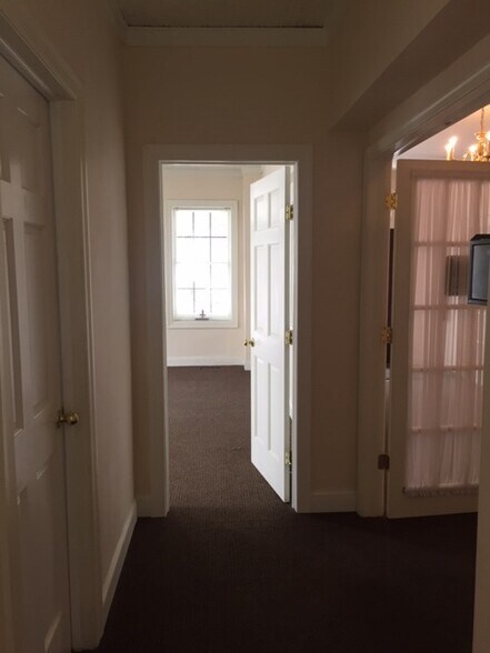 More Photos Of 56 Main St, Southampton Office For Lease