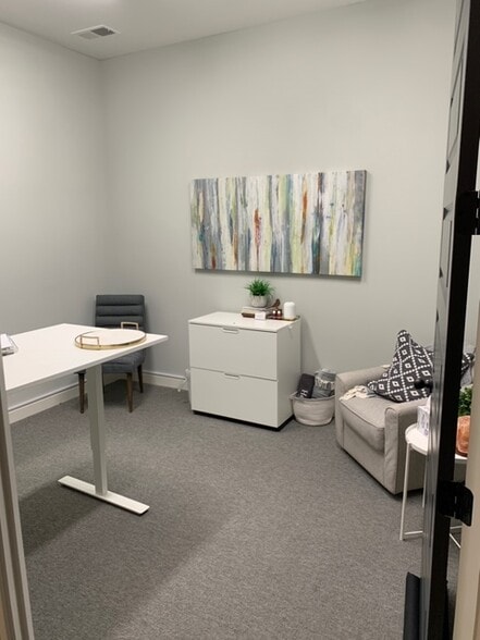 More Photos Of 7947 Players Forest Dr, Memphis Office For Lease