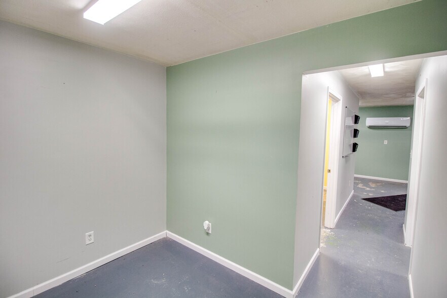 More Photos Of 98 Curtis St, Jerseyville Flex For Sale