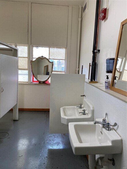 More Photos Of 3018-3020 Brantner Pl, Saint Louis Office For Sale