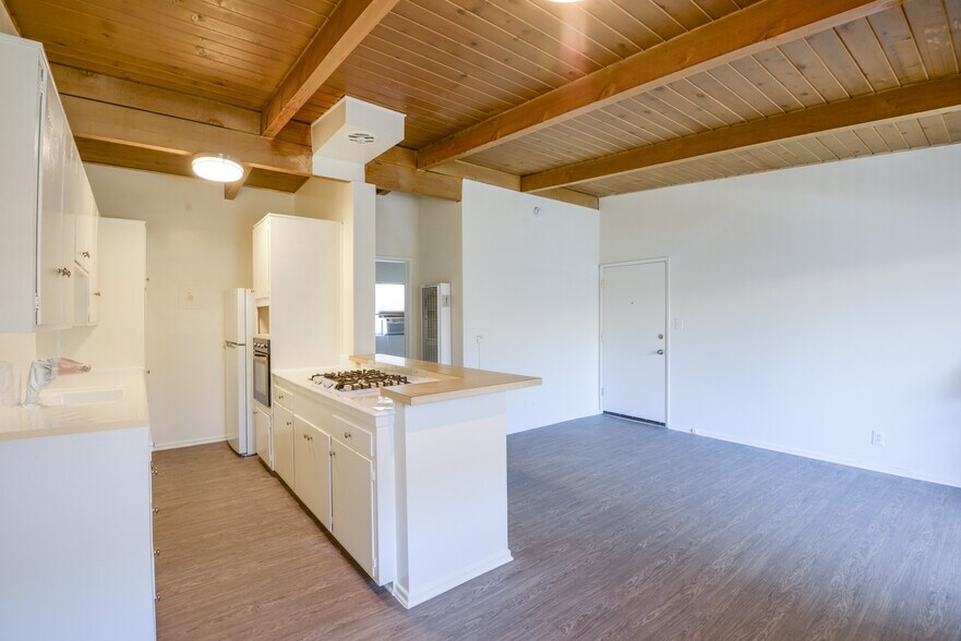 More Photos Of 3326 S Canfield Ave, Los Angeles Apartments For Sale