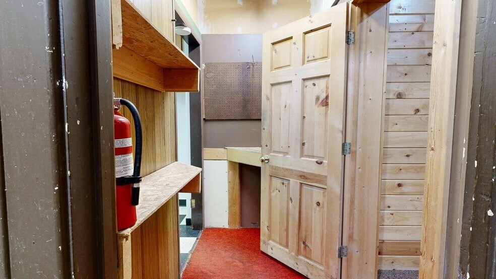 More Photos Of 113 E Main St, Laurel Office For Sale