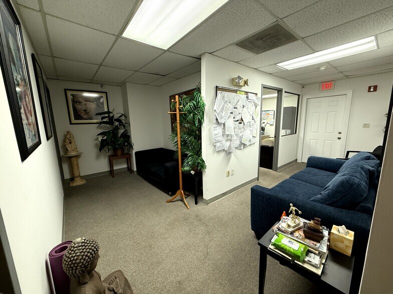 More Photos Of 4770 Biscayne Blvd, Miami Office For Sale