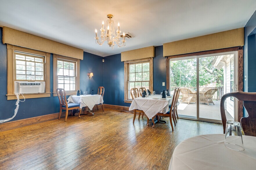 More Photos Of 412 6th St, Bristol Restaurant For Sale
