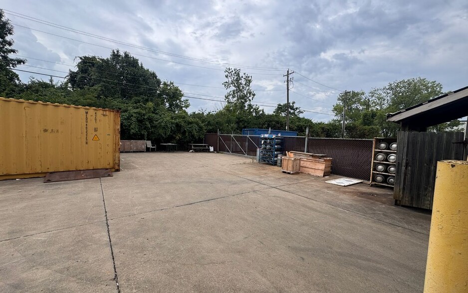 More Photos Of 4665 Interstate Dr, Cincinnati Warehouse For Sale