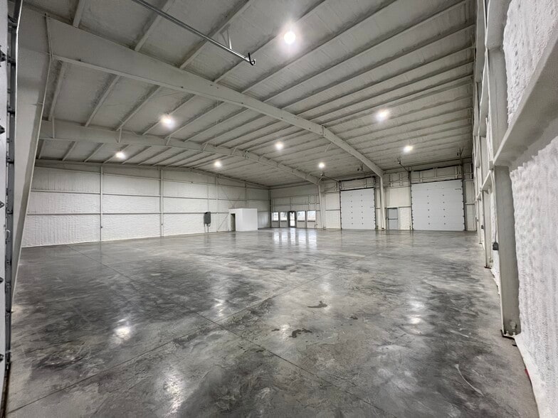 More Photos Of 120 Old Agnes Rd, Weatherford Flex For Lease