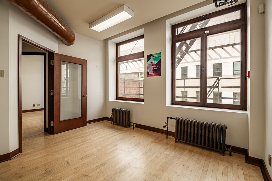More Photos Of 261 Rue Saint-Jacques, Montréal Office For Lease