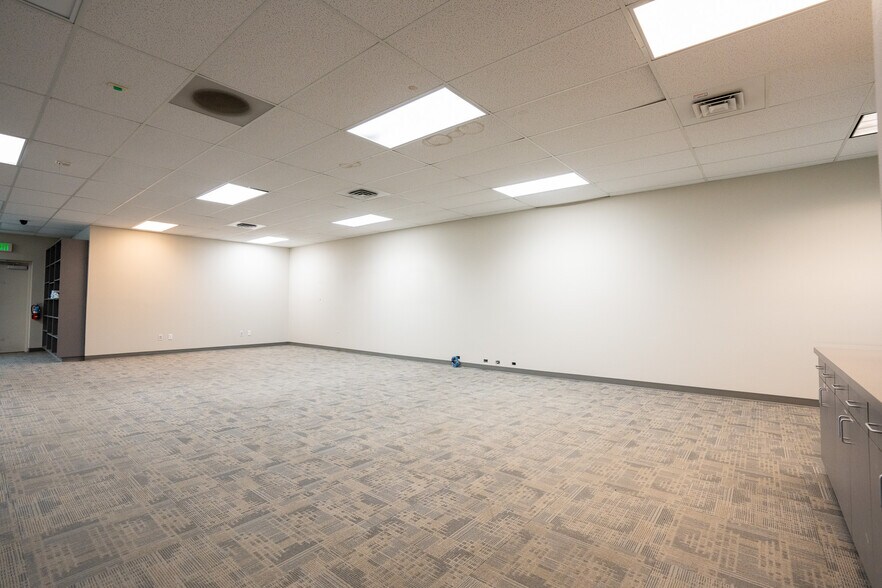 More Photos Of 9632 W Emerald Ave, Boise Showroom For Lease