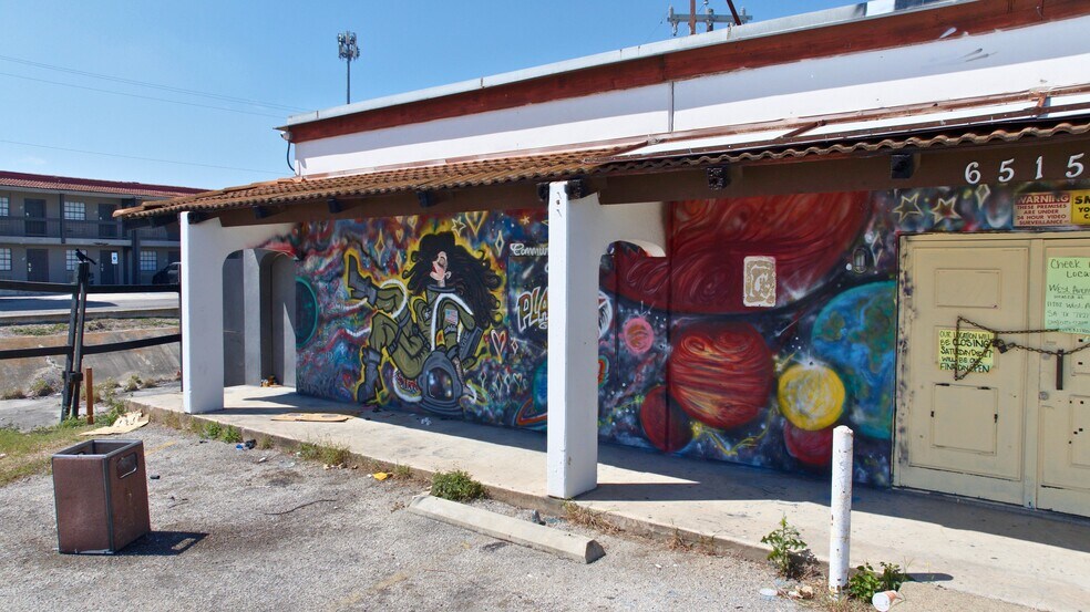 More Photos Of 6515 W Military Dr, San Antonio Freestanding For Sale