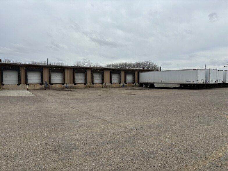 More Photos Of 926 N Front St, New Ulm Industrial For Sale