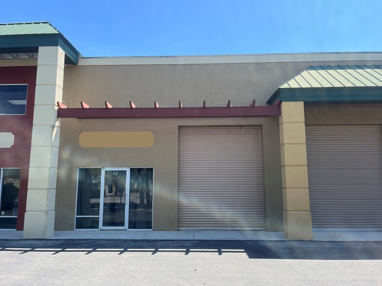 Primary Photo Of 1040 Collier Center Way, Naples Showroom For Lease