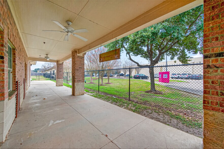 More Photos Of 8525 Queenston Blvd, Houston Freestanding For Sale