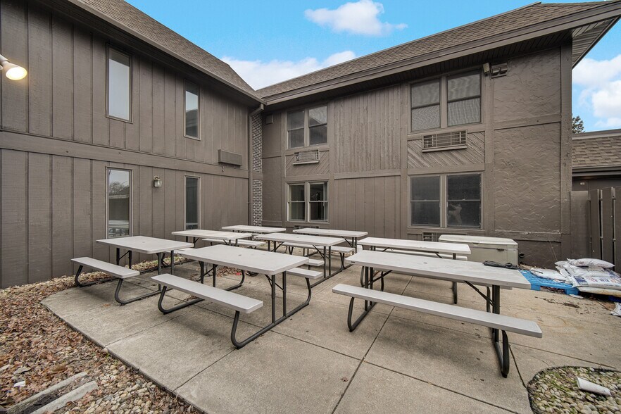 More Photos Of 17430 Dixie Highway, East Hazel Crest Healthcare For Sale