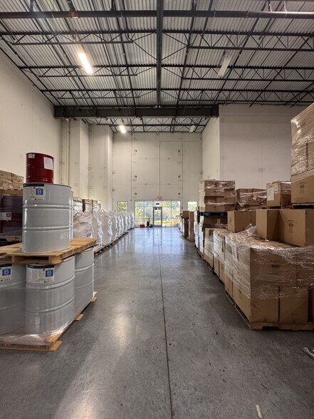 More Photos Of 255 Madsen Dr, Bloomingdale Warehouse For Lease
