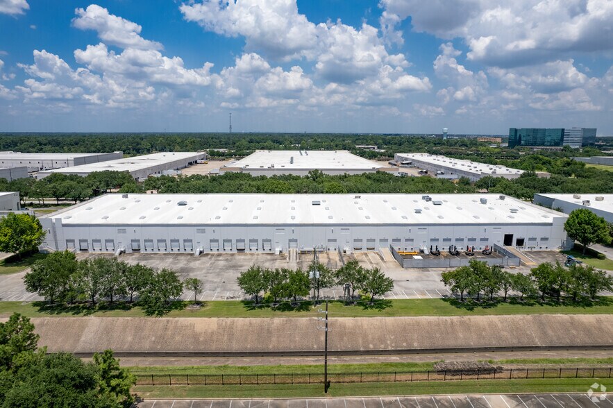 More Photos Of 835 Greens Pky, Houston Unknown For Lease