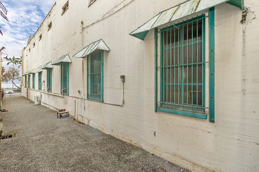 More Photos Of 138 Kamehameha Ave, Hilo Storefront For Sale