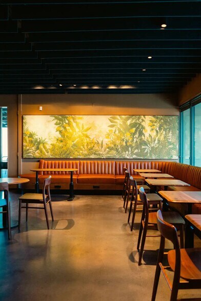 More Photos Of 719 W Main St, Farmington Bank For Sale