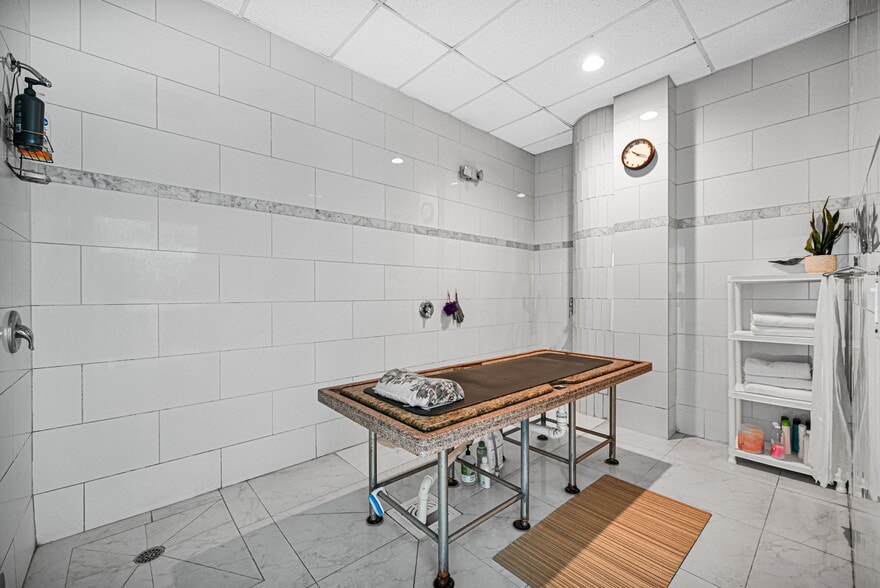 More Photos Of 2301 Wilton Dr, Wilton Manors Apartments For Sale