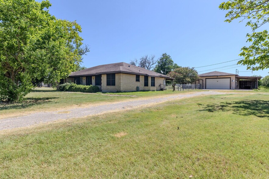 More Photos Of 12409 Lowden Ln, Manchaca Flex For Sale