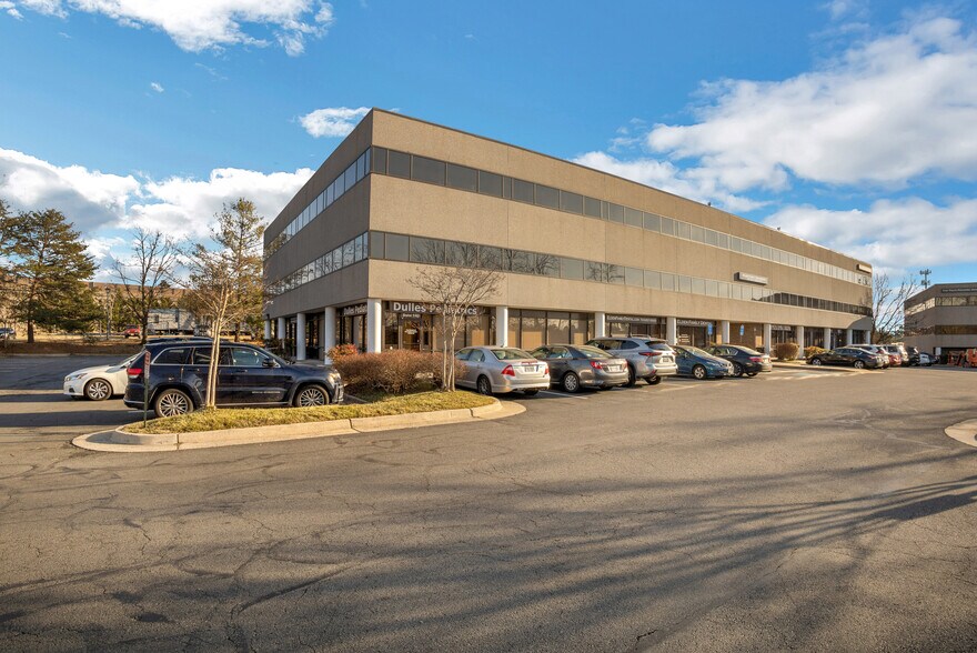 More Photos Of 131 Elden St, Herndon Medical For Lease