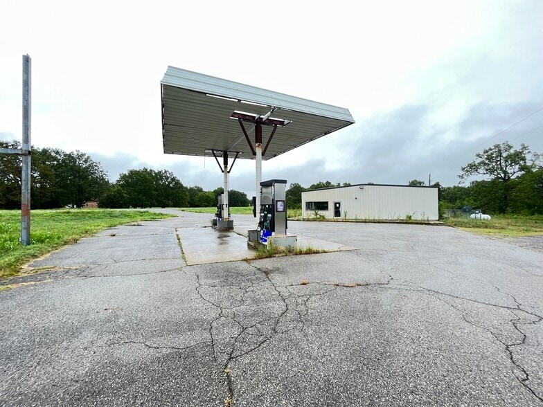 More Photos Of 7015 Highway 82, Tahlequah Convenience Store For Sale
