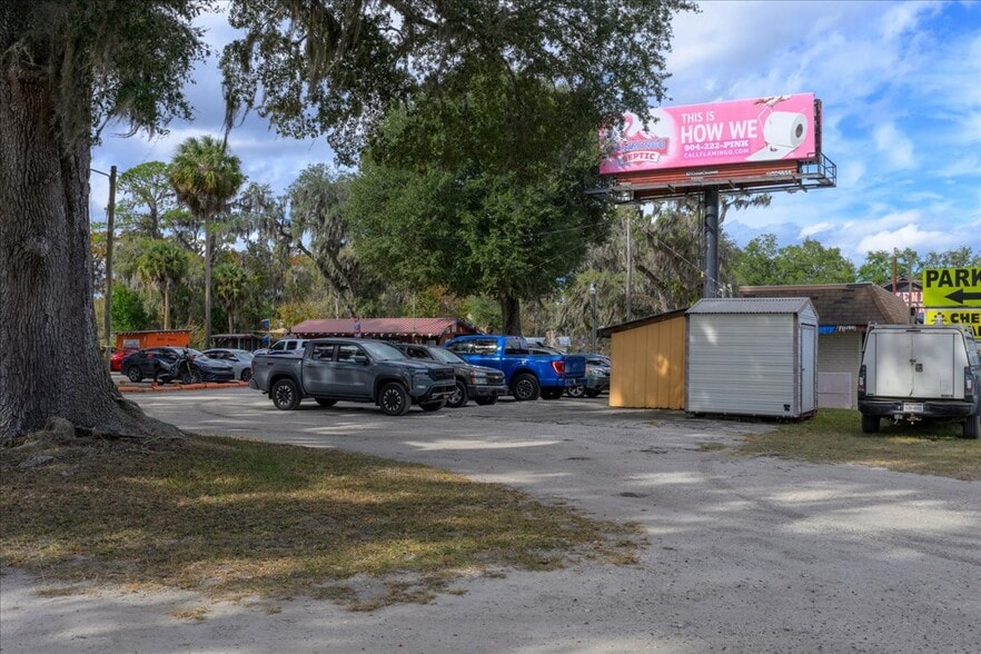 More Photos Of 337 S US Highway 17, East Palatka General Retail For Sale