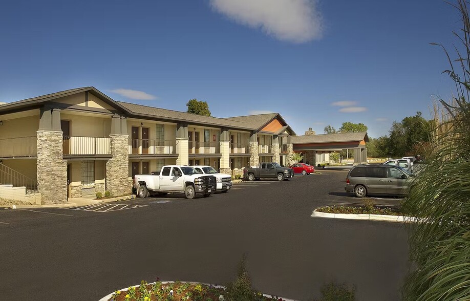 More Photos Of 3202 1st St, Woodward Hotel For Sale