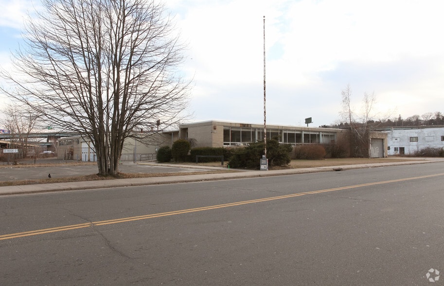 More Photos Of 131 Freight St, Waterbury Warehouse For Sale