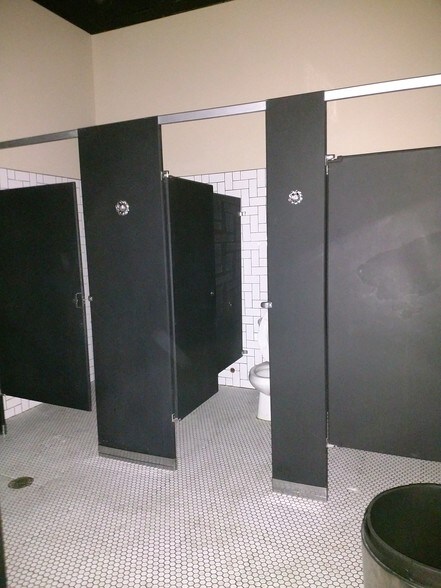 More Photos Of 2055 S Linden Rd, Flint Restaurant For Sale