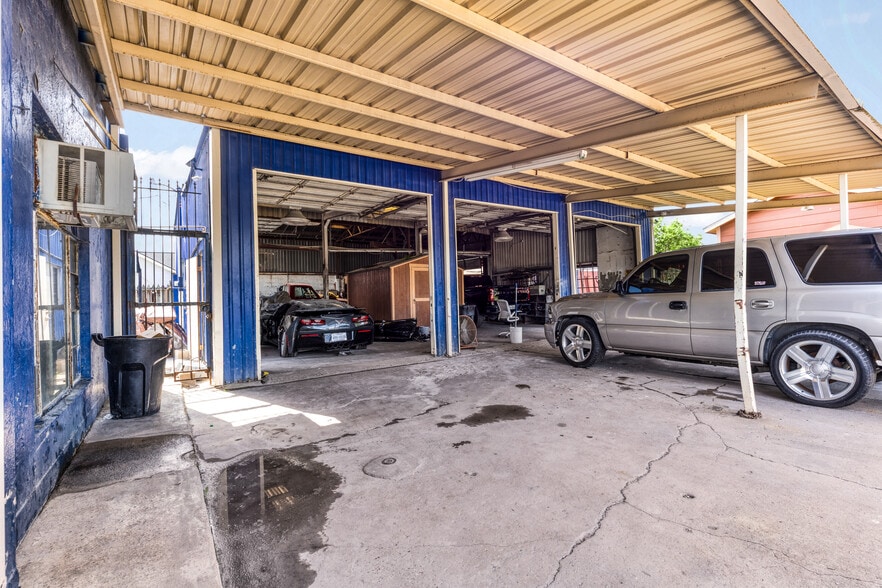 More Photos Of 1106 Wayside Dr, Houston Auto Repair For Sale