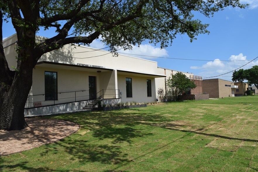 More Photos Of 9140 Premier Row, Dallas Distribution For Sale