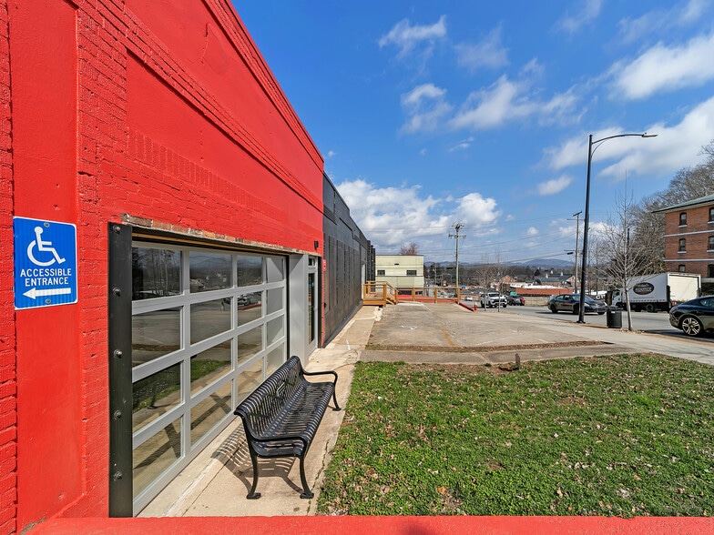 More Photos Of 37 N Broad St, Brevard Storefront Retail Office For Lease