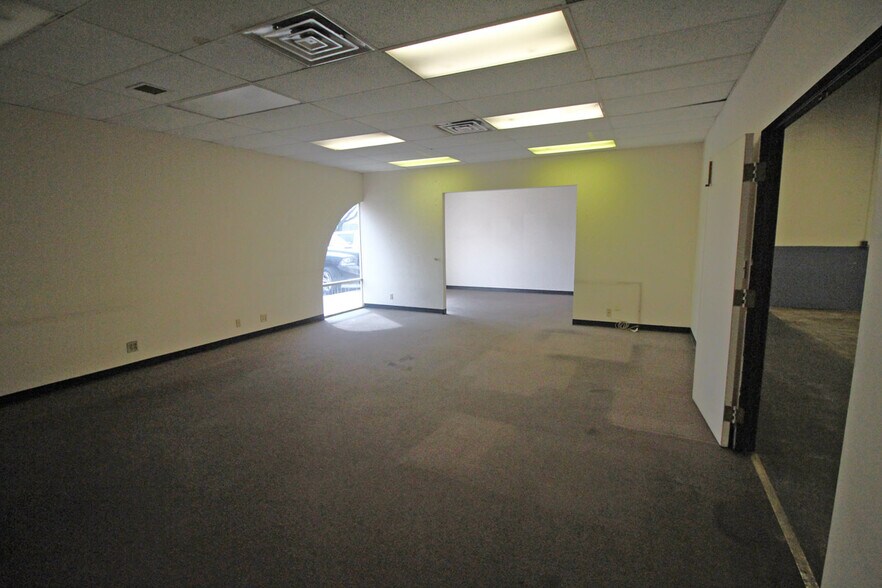 More Photos Of 5121-5125 Executive Blvd, Fort Wayne Warehouse For Lease