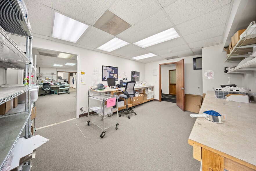 More Photos Of 5413 Walnut Ave, Downers Grove Office For Lease