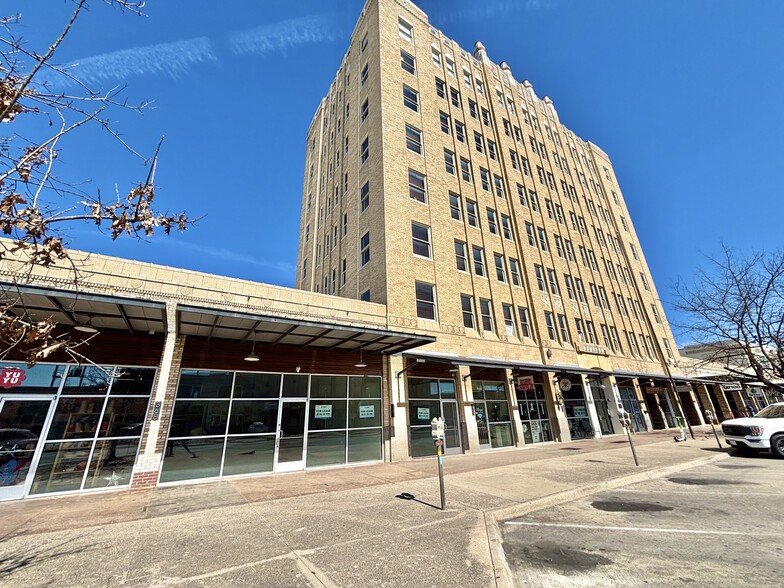 More Photos Of 300-308 W Jefferson Blvd, Dallas Storefront For Lease