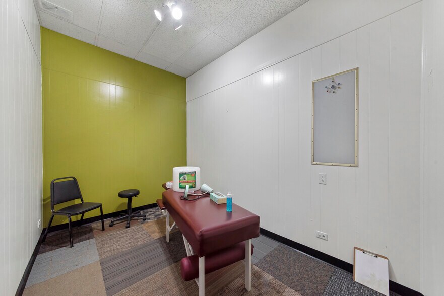 More Photos Of 3330 N Milwaukee Ave, Chicago Medical For Sale